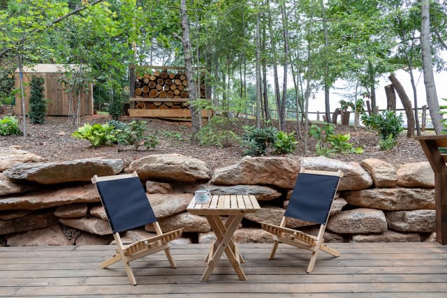 Table and chairs on the back deck of a Deluxe Cabin Table and chairs on the back deck of a Deluxe Cabin