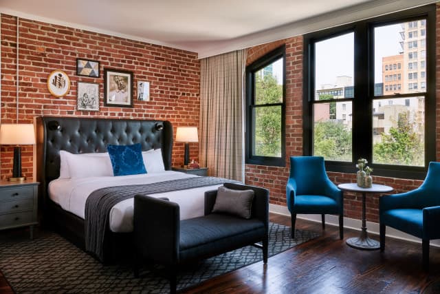 Historic exposed brick, 100 yr old hardwood floors, 500+ sq. ft. Historic exposed brick, 100 yr old hardwood floors, 500+ sq. ft.